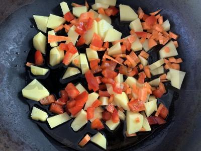 Laghman su meatballs pietums Žingsnis 2