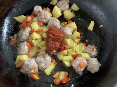 Laghman su meatballs pietums Žingsnis 6