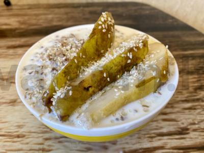 Grikių košė su kriauše, sezamo sėklomis ir medumi pagrindine nuotrauka