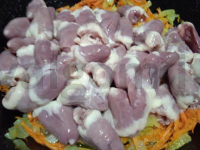 Vištienos širdelės, troškintos grietinėje su kuskusu Žingsnis 3