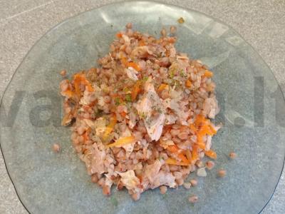 Grikių košė su kiaulienos troškiniu ir daržovėmis pagrindine nuotrauka