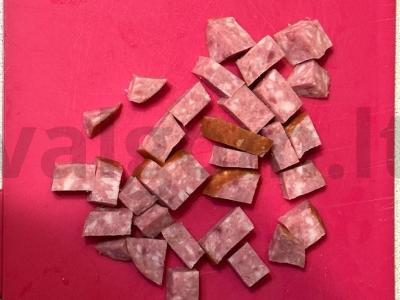 Keptas bulves su kumpiu ir šviežiais žalumynais per 10 minučių ghee aliejuje Žingsnis 2