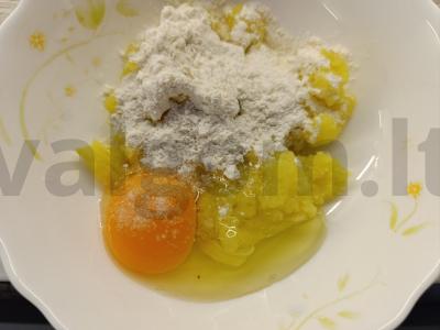 Bulvių blyneliai džiūvėsėliuose Žingsnis 3