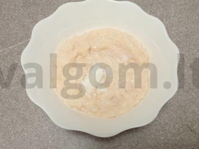 Ryžių košė su keptu pienu, persimonu, bananais, džiovintomis spanguolėmis, ličiais, kokosų aliejumi ir cukranendrių cukrumi Žingsnis 4