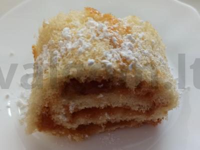 Biskvitinis ritinys su abrikosų uogiene pagrindine nuotrauka