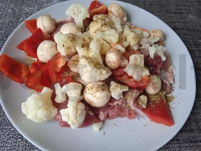 Kiauliena, kepta su daržovėmis ir provanso žolelėmis Žingsnis 5