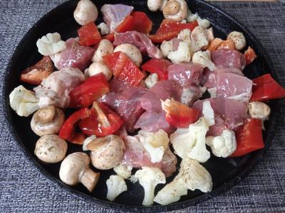 Kiauliena, kepta su daržovėmis ir provanso žolelėmis Žingsnis 6