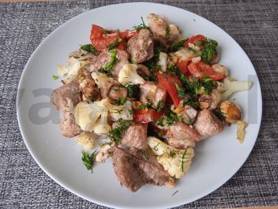 Kiauliena, kepta su daržovėmis ir provanso žolelėmis pagrindine nuotrauka