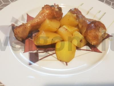 Vištienos kojos su bulvėmis orkaitėje pagrindine nuotrauka