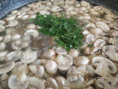 Grybų, vištienos ir daržovių sriuba Žingsnis 12