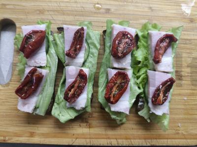 Sumuštiniai su rūkytomis šoninėmis ir džiovintais pomidorais Žingsnis 6