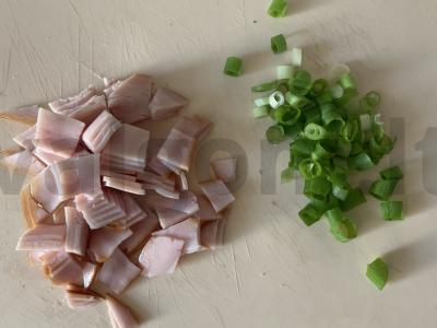 Grikių dribsniai su virta-rūkyta karbonaidu Žingsnis 2