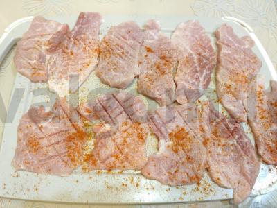 Kiaulienos kepsniai „Sultingi“ Žingsnis 3