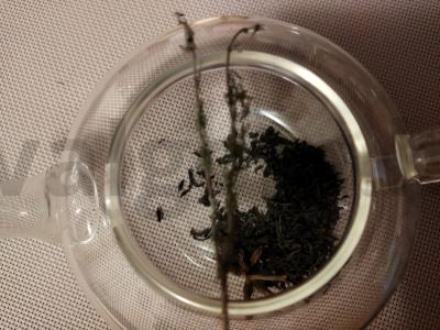 Juodasis arbata su juodąja serbentu ir imbieru Žingsnis 3