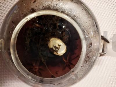 Juodasis arbata su juodąja serbentu ir imbieru Žingsnis 5