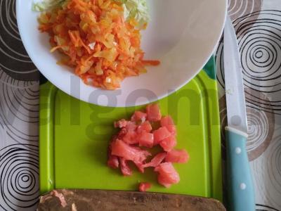 Žuvies salotos su žirneliais ir daržovėmis Žingsnis 6