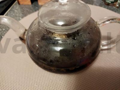 Juodasis arbata su juodąja serbentu ir imbieru Žingsnis 6