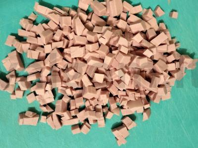 Olivje salotas su morkomis ir marinuotais agurkais Žingsnis 1