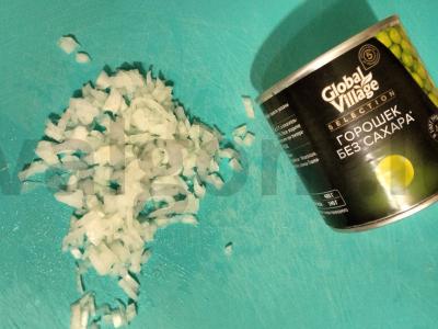 Olivje salotas su morkomis ir marinuotais agurkais Žingsnis 3