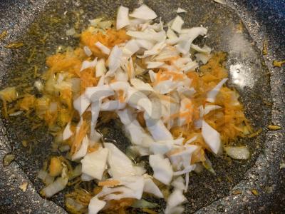 Kibinai su mielinėmis sluoksniuotu tešla, kopūstais ir ryžiais Žingsnis 5