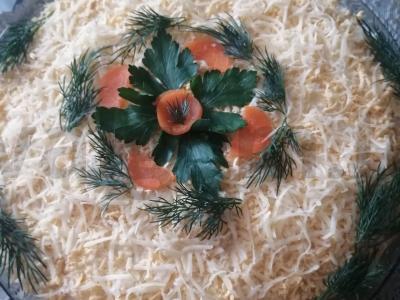 Salotas „Stebuklinga mimosa“ pagrindine nuotrauka