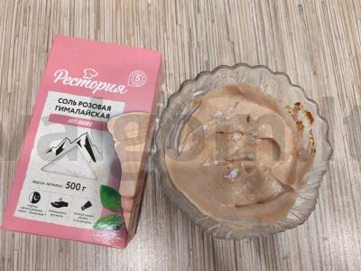 Pica su grybais, dešra ir sūriu ant paruoštos bazės Žingsnis 2