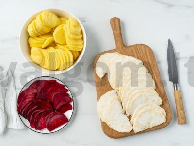 Bulvių, burokėlių ir salierų šaknies apkepas Žingsnis 1