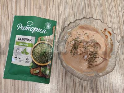 Pica su grybais, dešra ir sūriu ant paruoštos bazės Žingsnis 3