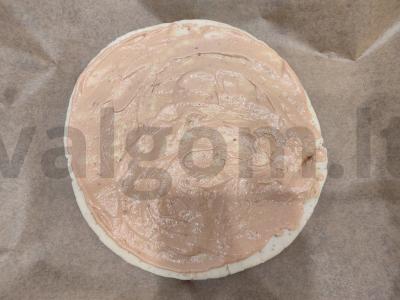 Pica su grybais, dešra ir sūriu ant paruoštos bazės Žingsnis 4