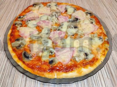 Pica su grybais, dešra ir sūriu ant paruoštos bazės Žingsnis 8