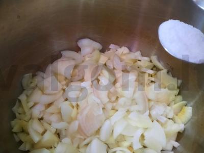 Lečo su paprikomis, pomidorais ir svogūnais Žingsnis 2