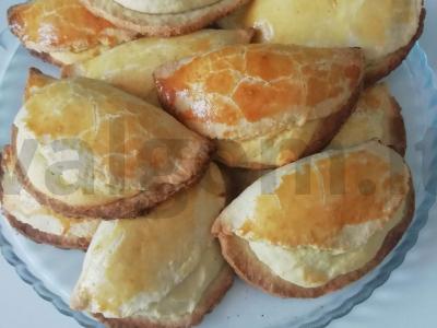 Sūrio pyragėliai su kukurūzų miltais pagrindine nuotrauka