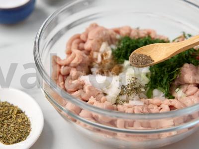 Kalakutų mėsos kukuliai su daržovėmis sūrio-kokoso padaže Žingsnis 2