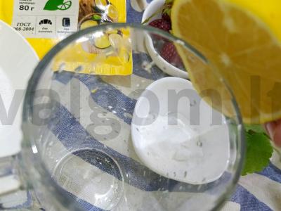 Braškinių-citrinų mohitas Žingsnis 3