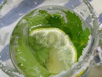 Braškinių-citrinų mohitas Žingsnis 9