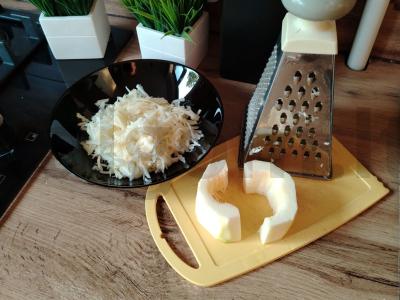 Cukinijų blynai su aromatingu padažu Žingsnis 1