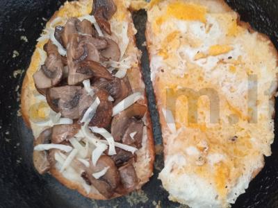 Karštas sumuštinis su kiaušiniu, pievagrybiais ir sūriu Žingsnis 7