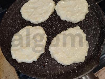 Cukinijų blynai su aromatingu padažu Žingsnis 3