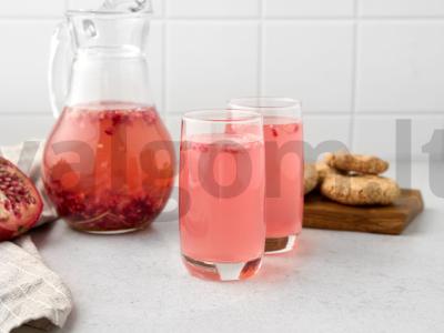 Granatų kompotas pagrindine nuotrauka