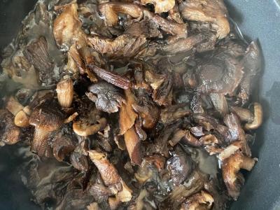 Mėsos ritinėliai su grybais ir sūriu Žingsnis 1