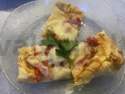 Pica su rūkyta šonine pagrindine nuotrauka