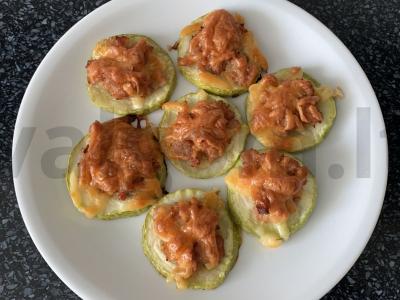 Cukinija su faršu ir sūriu orkaitėje pagrindine nuotrauka