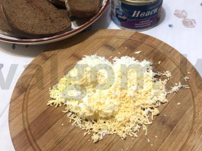 Tostai su ivasi ant juodos duonos Žingsnis 2