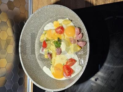 Skani ir sočia pusryčių patiekalas su kiaušiniu Žingsnis 2