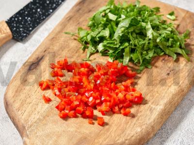 Tailandietiška salotos su mangais ir čili pipirais Žingsnis 2