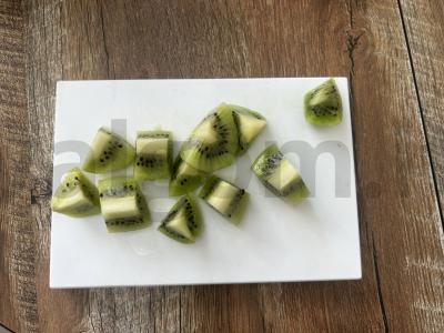 Žaliasis smoothie su špinatais, kiviais ir salierais Žingsnis 2