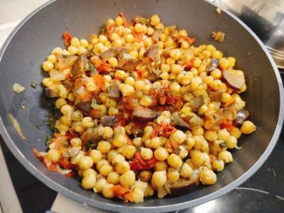 Avinžirnis su baklažanu ir paprikomis Žingsnis 6