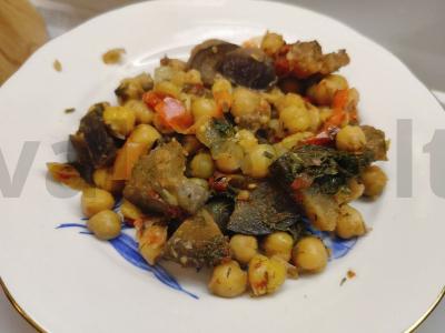 Avinžirnis su baklažanu ir paprikomis pagrindine nuotrauka