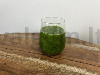 Žaliasis smoothie su špinatais, kiviais ir salierais pagrindine nuotrauka
