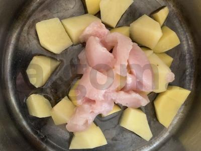 Kabakų, vištienos krūtinėlės ir daržovių tyrė sriuba Žingsnis 2